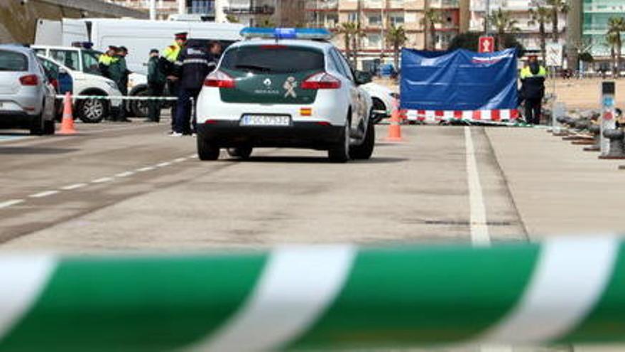 Serveis d&#039;emergències al port de Blanes després de trobar el cos.