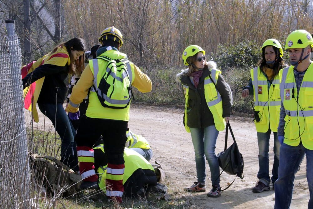 Els Mossos carreguen contra els manifestants a l'AP-7 a Medinyà