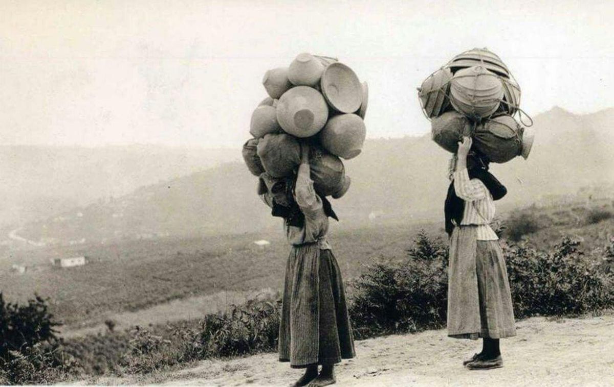 Más imágenes de mujeres de la localidad ourensana en los 20. | // FDV