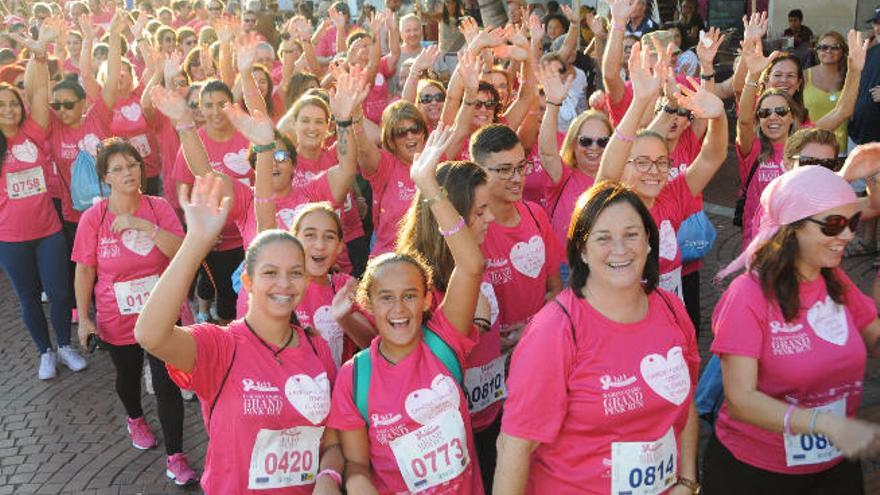 Marea rosa a favor de la lucha contra el cáncer de mama