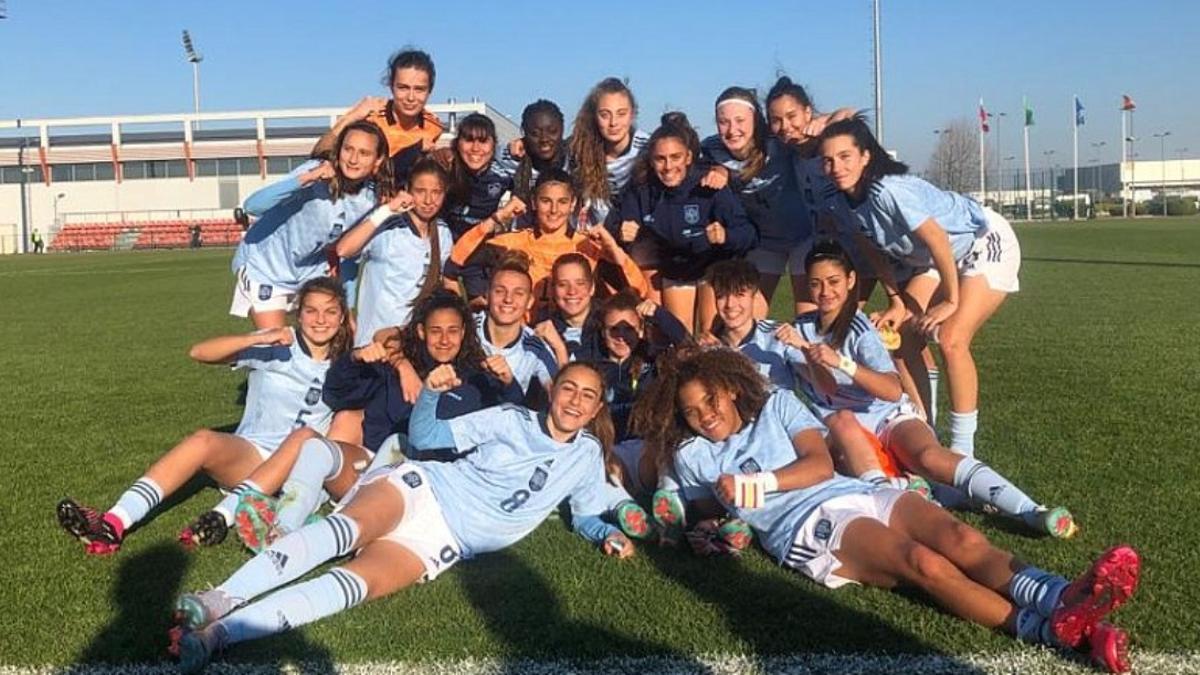 La selección sub 17 celebra el pase a la fase final del Europeo.