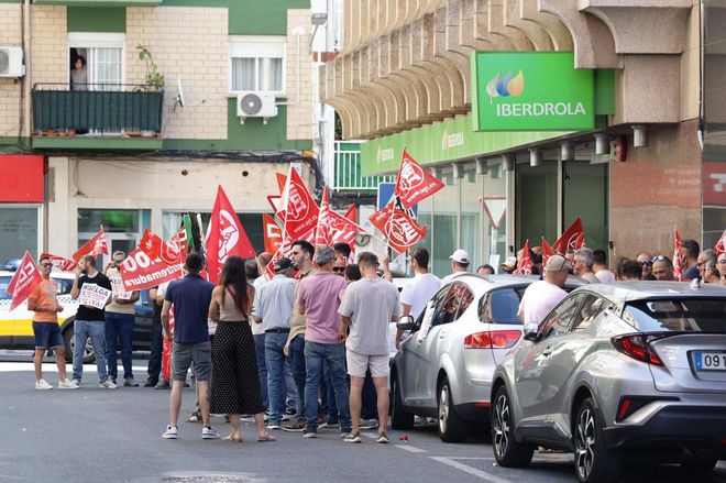 Fotogalería | Imágenes de la protesta de los trabajadores de Iberdrola en Cáceres