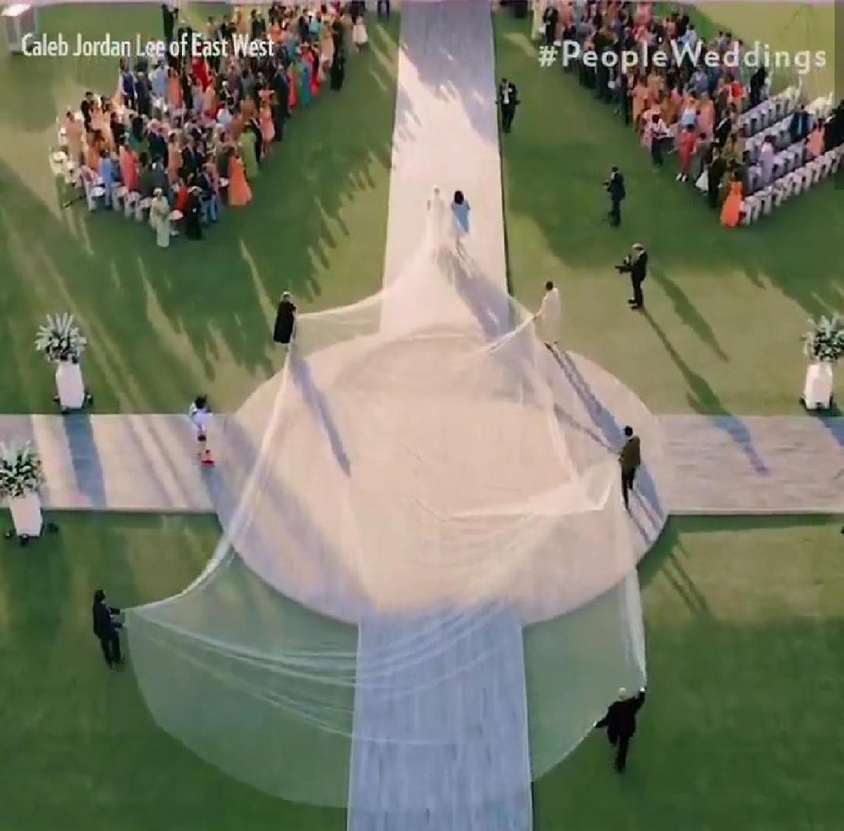 El velo kilométrico de Priyanka Chopra, camino del altar El velo kilométrico de Priyanka Chopra, camino del altar