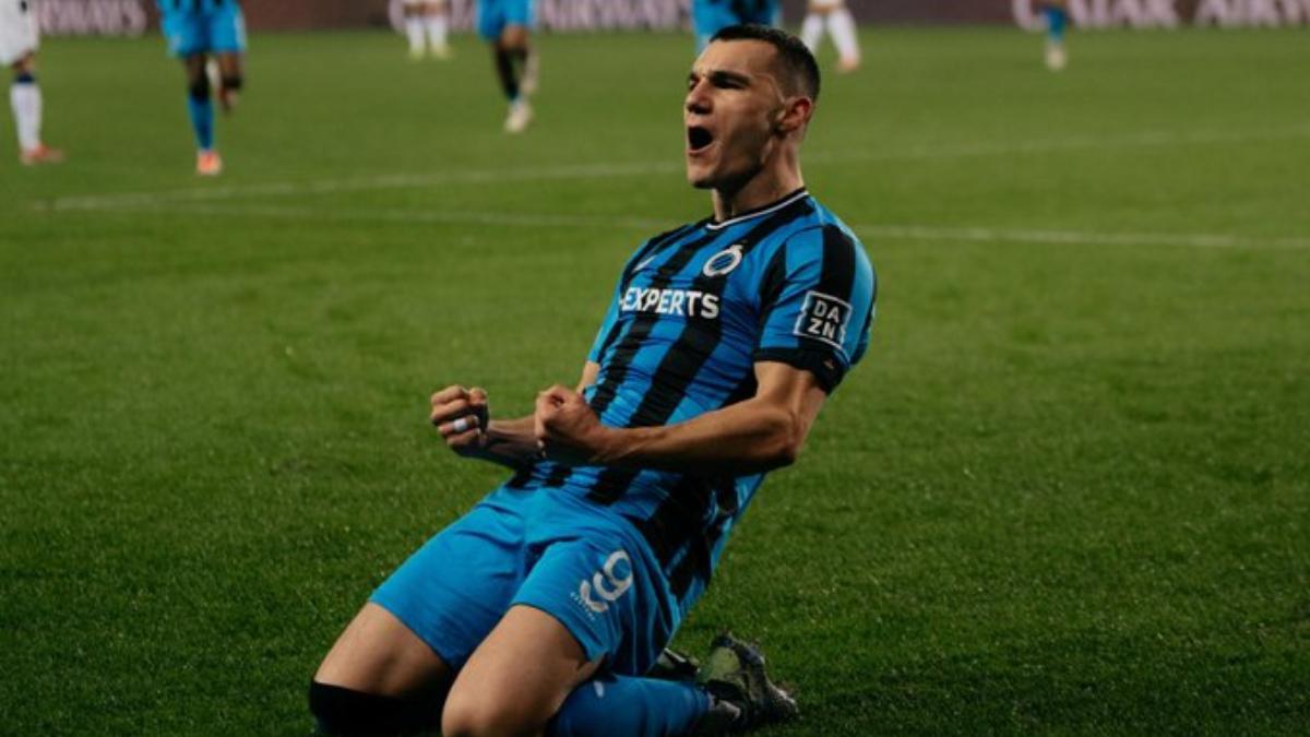 Ferran Jutglà celebrando su gol frente a la Atalanta