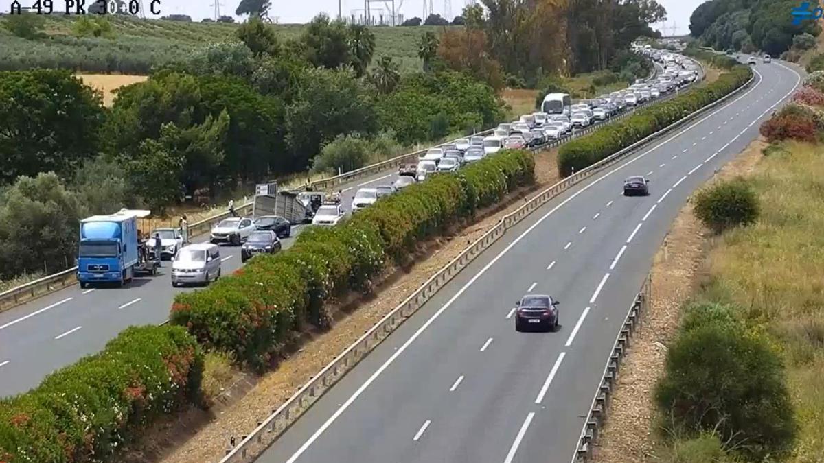 Accidente en la A-49 que está complicando el acceso a Sevilla este domingo