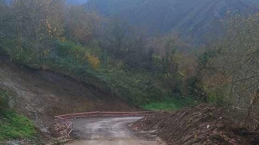 Clamor por una carretera en Proaza