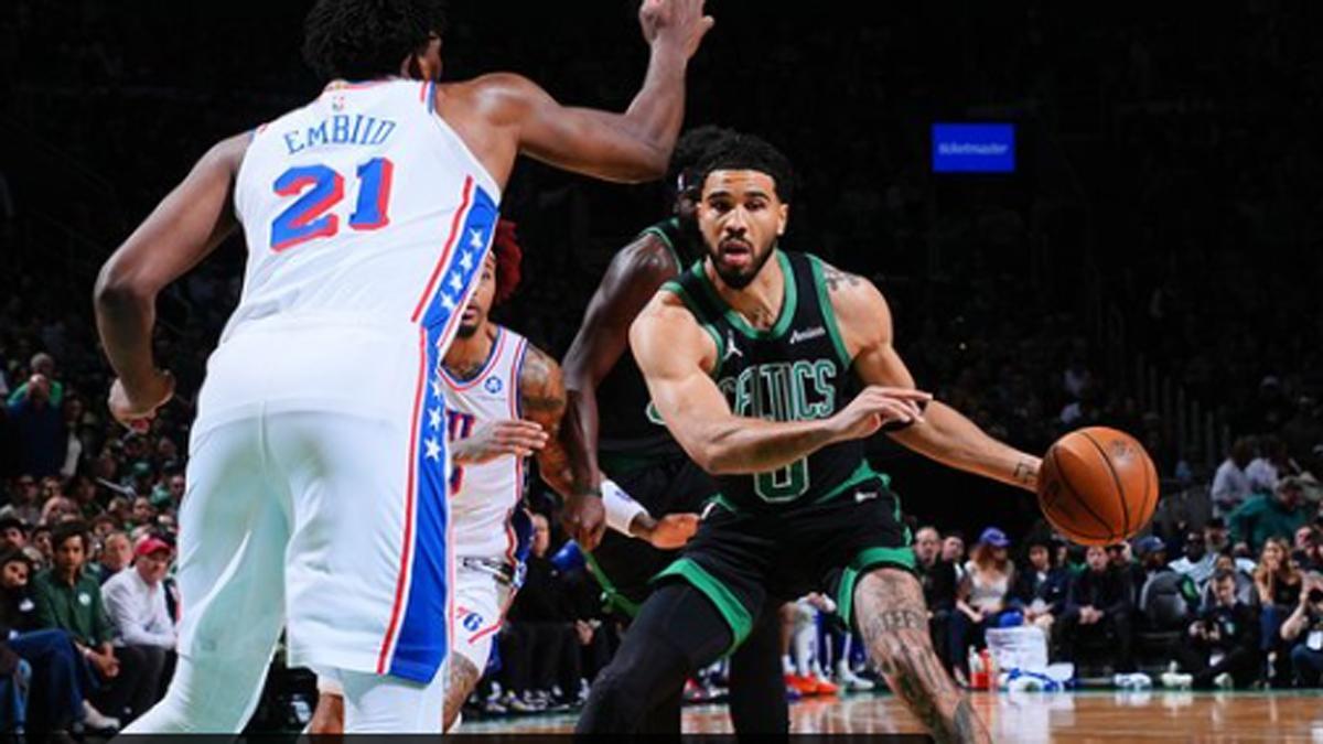 Tatum, ante Embiid