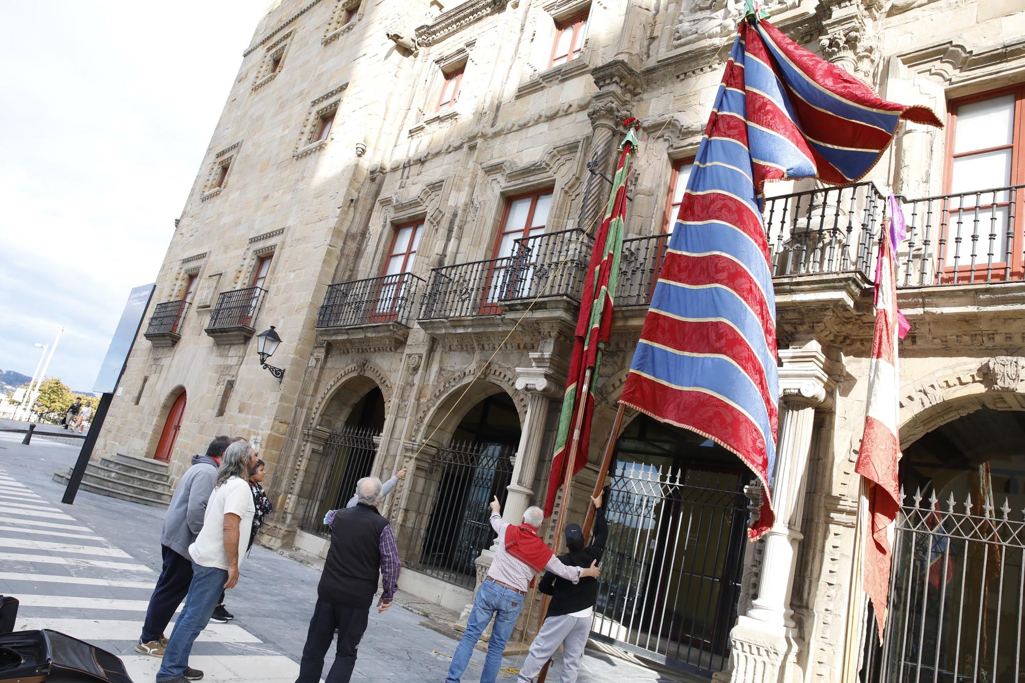 En imágenes: Gijón celebra el Día de León con bailes y el desfile de pendones