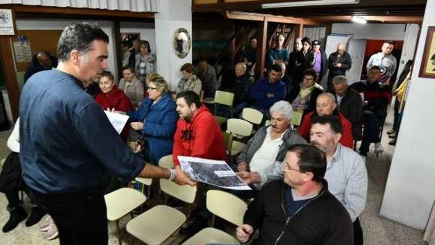 Reunión del Concello con los comerciantes. // Faro