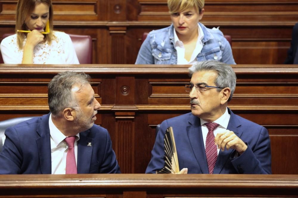 Pleno en el Parlamento de Canarias