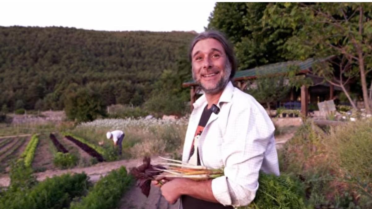 Me han llegado a ofrecer 700.000 euros por la finca y les he dicho que no, lo que hago es para dejar un legado a mi familia y a la humanidad