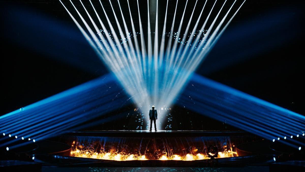 ¿Quién mataría al favorito de Eurovisión? Esa es la tesis que plantea Luis Miguel Sargento en ’Euroblack’.