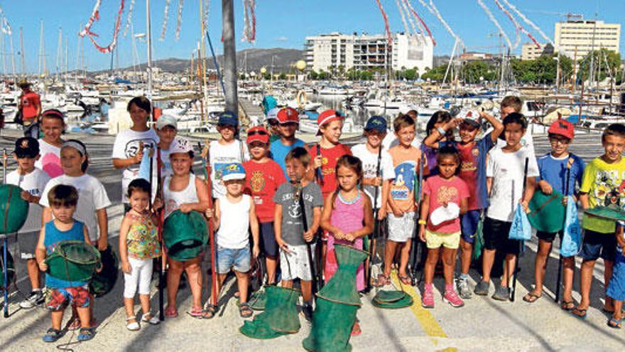 Los participantes, justo antes de comenzar su jornada de pesca.