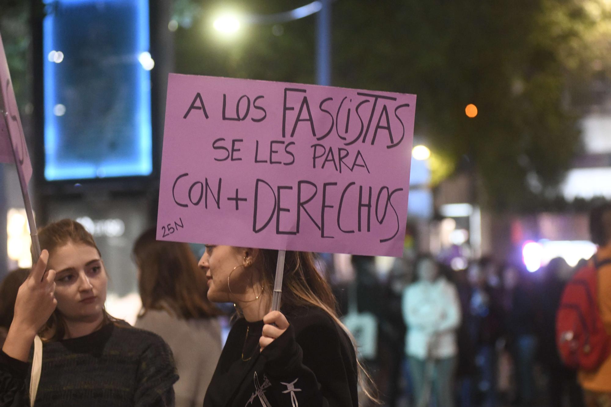 Las imágenes de la manifestación contra la violencia machista en Murcia