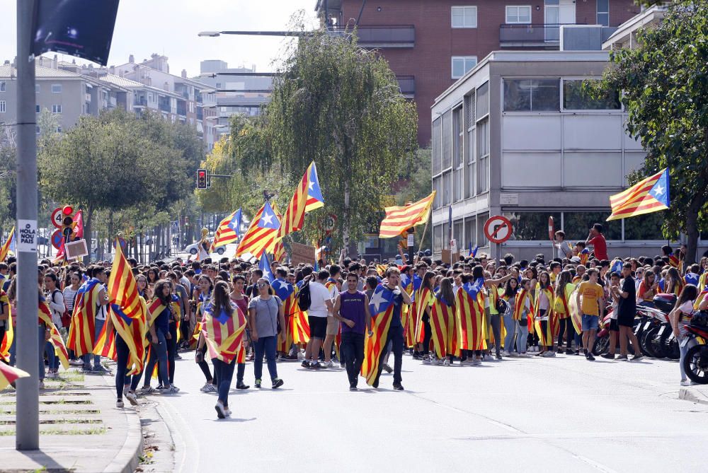 Manifestació d'estudiants universitaris i de secundària al centre de Girona