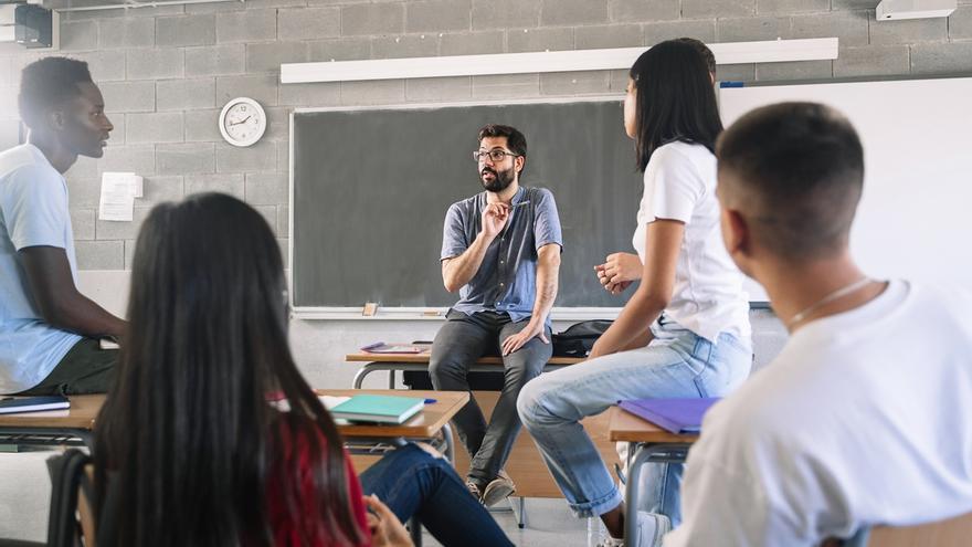 ¿Cuánto cobra un profesor de secundaria en España? Este es el sueldo en 2023