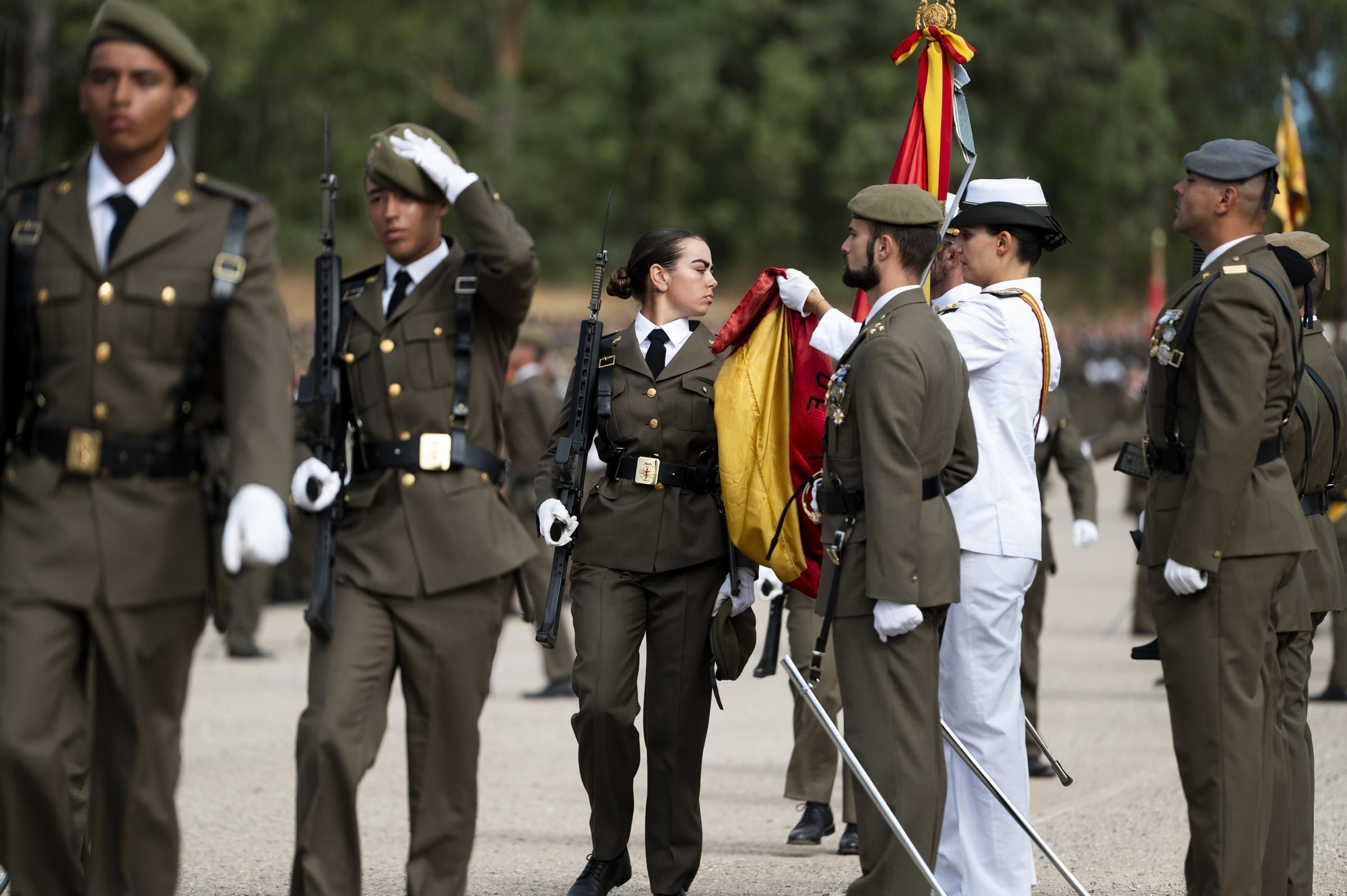 EN IMÁGENES | Multitudinaria jura de bandera en Cáceres con récord de mujeres soldado