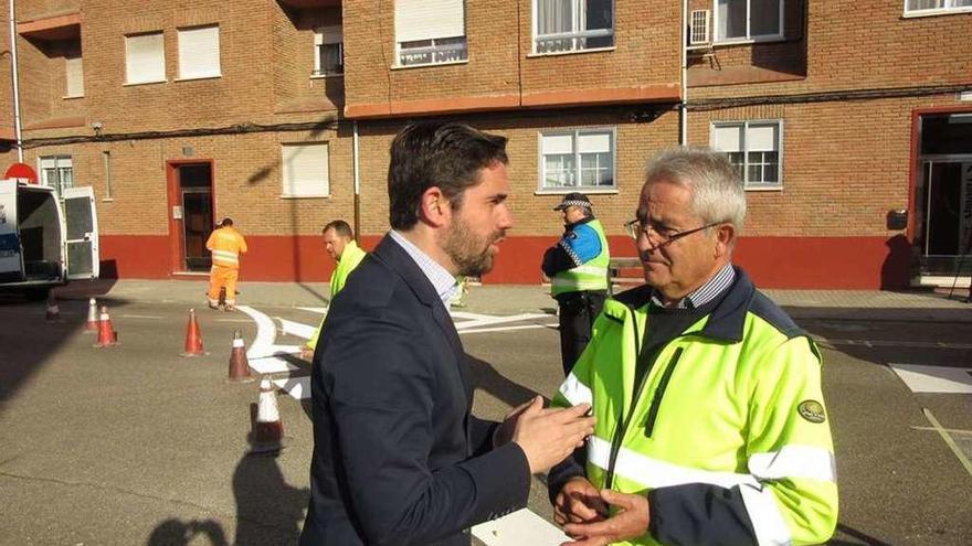 El concejal de Movilidad, Antidio Fagúndez, visita la zona.