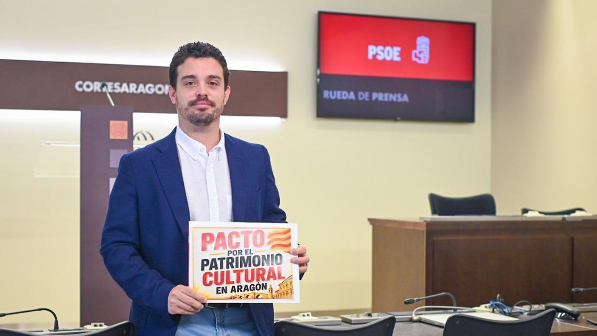 El diputado autonómico del PSOE Aragón, Darío Villagrasa, este jueves en las Cortes de Aragón.