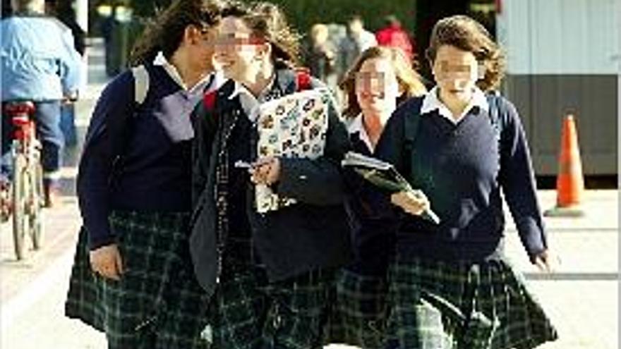 Unas alumnas del colegio Guadalaviar, sólo de chicas.