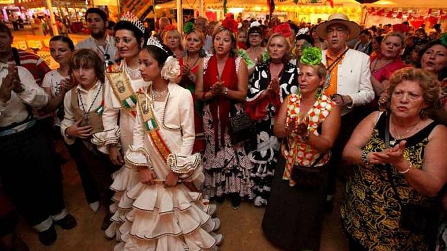 Hoy los andaluces despiden sus fiestas con la bajada de la Virgen.