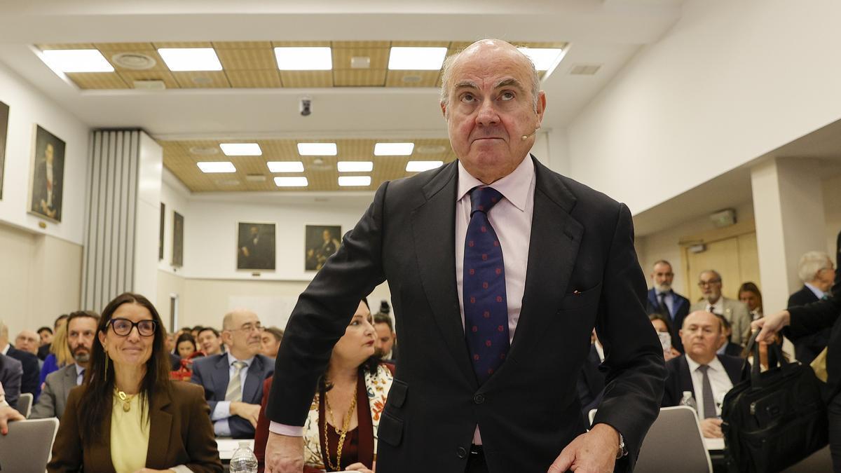 Luis de Guindos, este jueves, en la Cámara de Comercio de València.