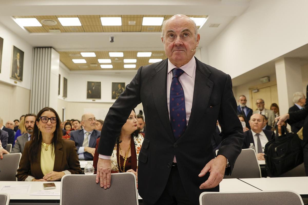 Luis de Guindos, este jueves, en la Cámara de Comercio de València.