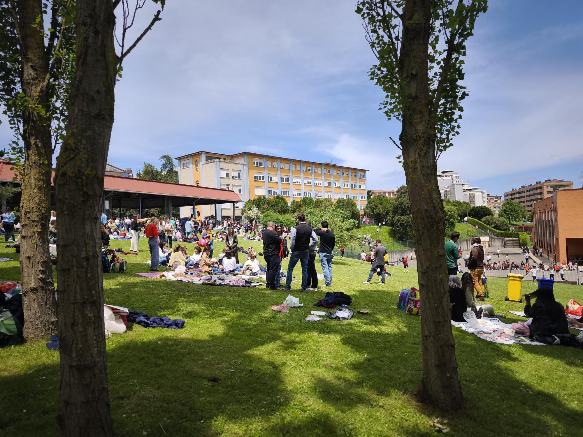 El colegio Virgen Mediadora Dominicas de Gijón clausura las fiestas por el Padre Coll (en imágenes)