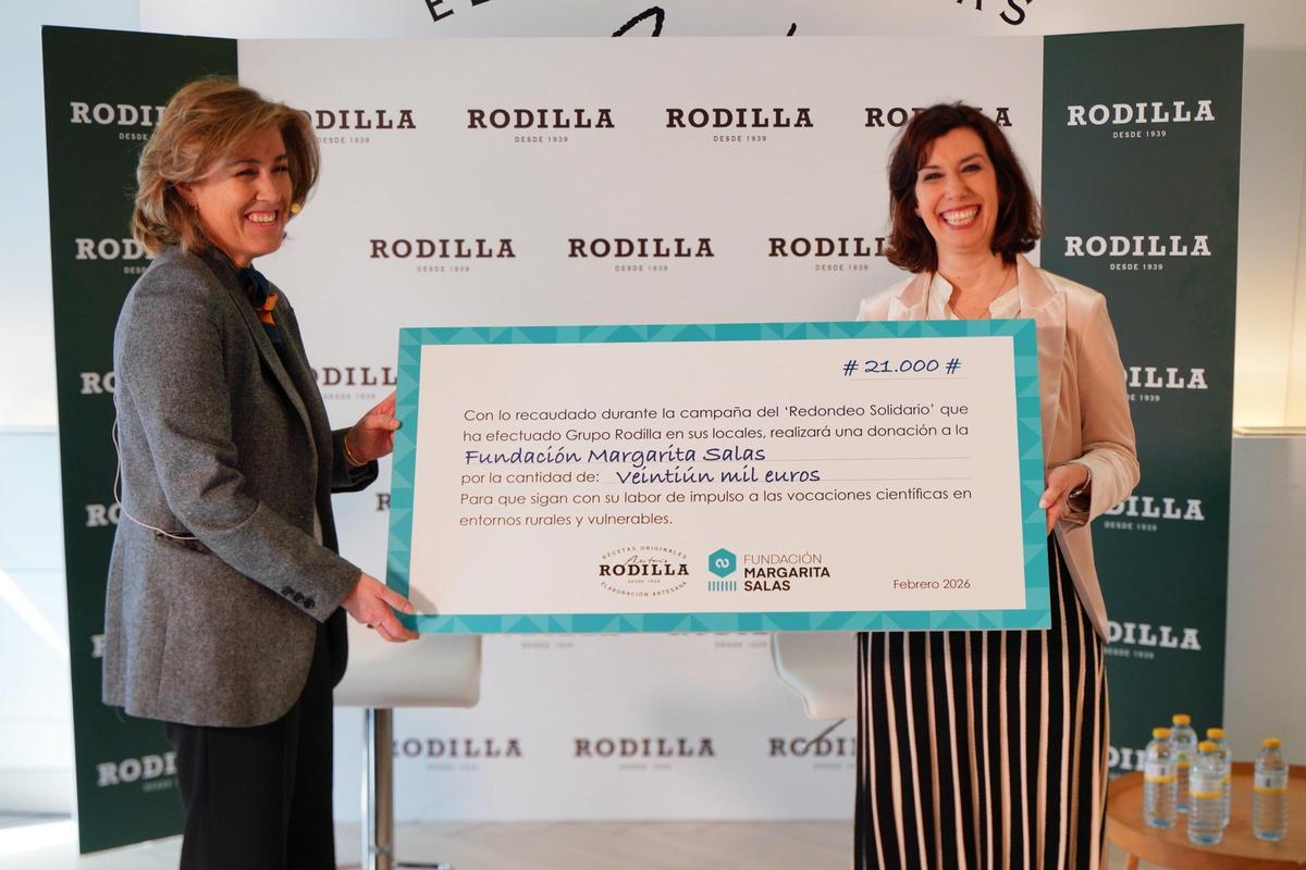 María Carcelles y Lucía Viñuela, esta mañana en Madrid en la entrega del cheque