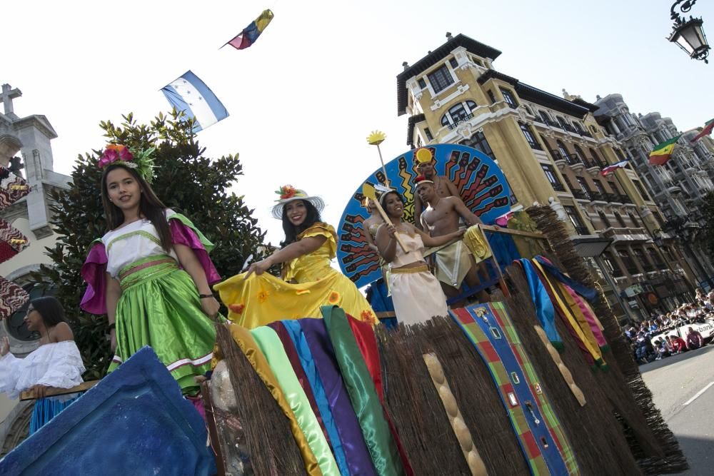 Oviedo celebra el desfile del Día de América en Asturias