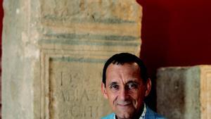Javier Velaza (Tudela, Navarra, 1963) ha ganado el XXXVII Premio Internacional Loewe de Poesía por la obra Las ignorancias, ha informado este martes en rueda de prensa la Fundación Loewe.
