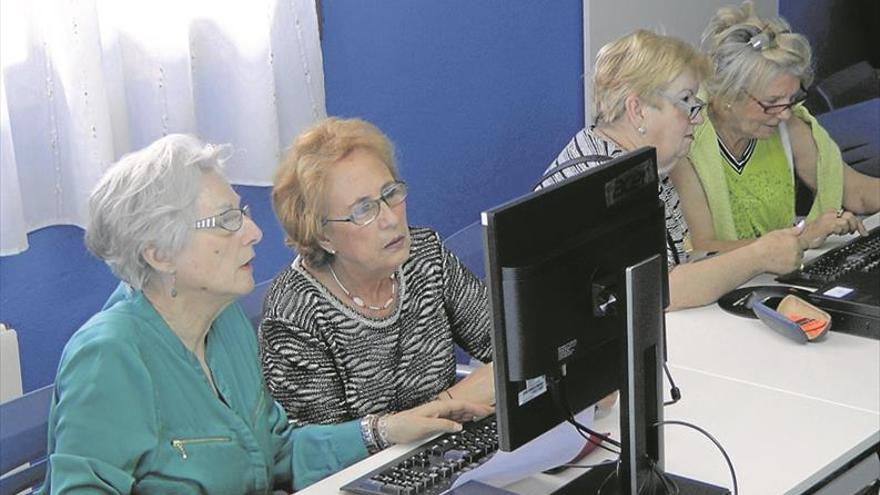 La feria de emprendedoras de Villanueva de la Serena destaca entre los actos del día de la mujer