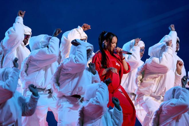 Así ha sido la espectacular actuación de Rihanna en la Super Bowl