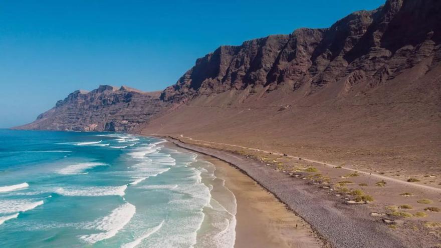 Las escuelas de surf de la Isla reclaman más seguridad en Famara