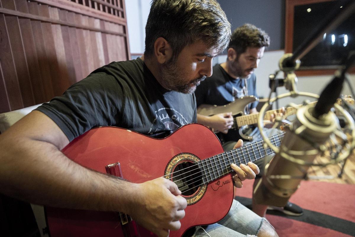 Los hermanos David y Jose Muñoz de Estopa, en su estudio.