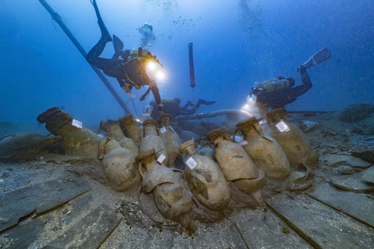 Actuacions al derelicte subaquàtic de les Illes Formigues II