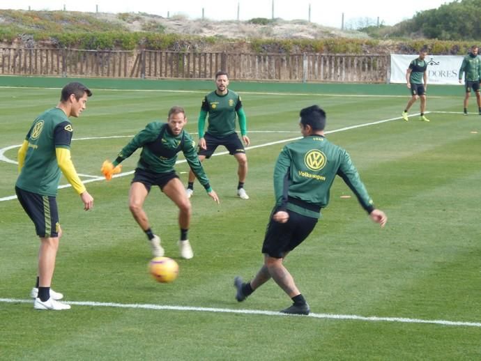 Fotos del entrenamiento de la UD Las Palmas en El Saler (24/01/2019)