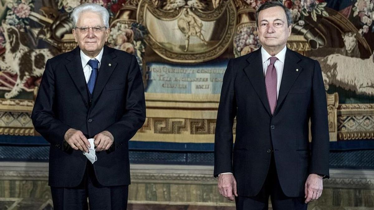 El presidente italiano, Sergio Mattarella (izquierda), y el primer ministro, Mario Draghi.