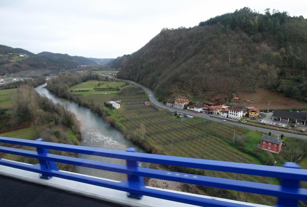 De la Serna y Javier Fernández acuden a la apertura del tramo de autovía A-63 entre La Doriga y Cornellana