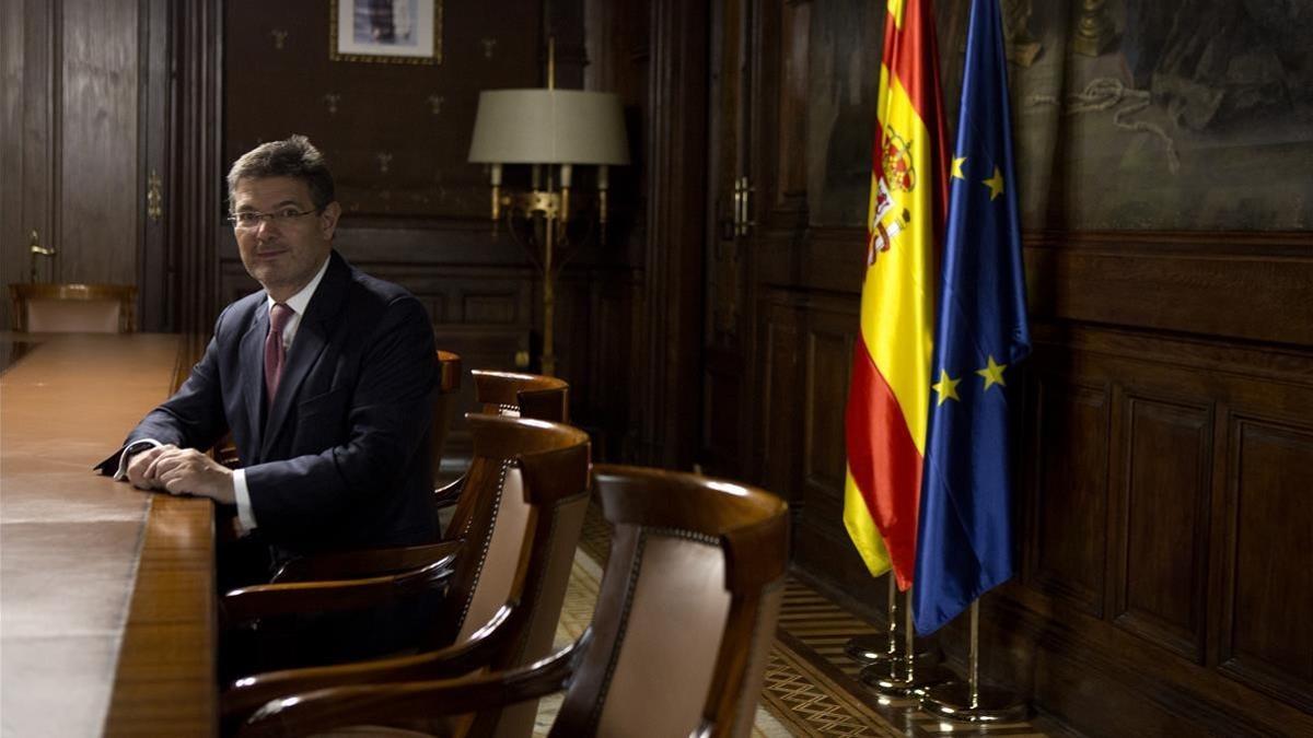 El ministro de Justicia, Rafael Catalá, en la Delegación del Gobierno en Catalunya durante la entrevista.