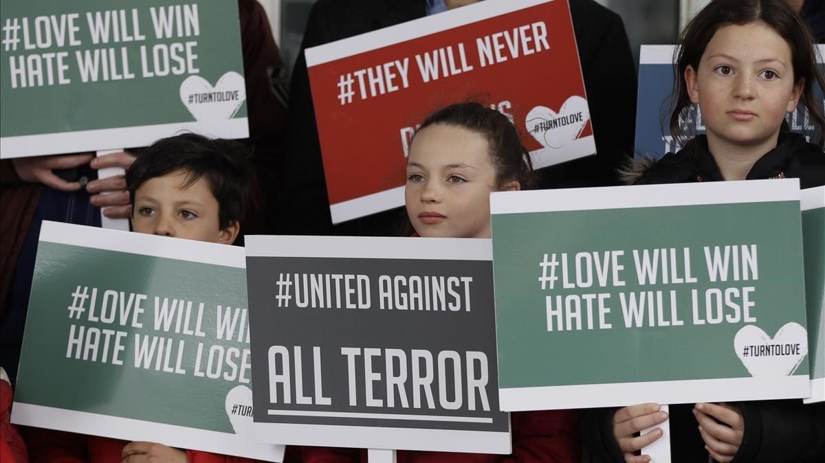 ealos47364903 young demonstrators hold banners from multi faith group  tur190315152119