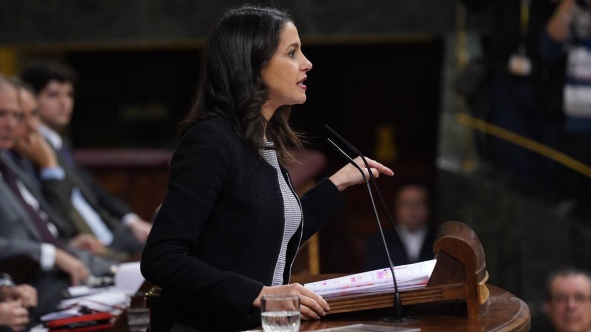 La portavoz de Cs en el Congreso, Inés Arrimadas durante su intervención en la investidura