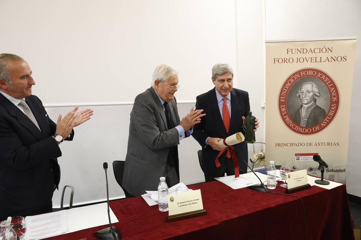 José Luis García Delgado, patrono de honor del Foro Jovellanos (en imágenes)