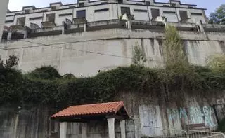 La Sareb espera asumir la propiedad de los chalés de A Regueira a final de año para sondear después la opción de vendérselos al Concello de Cangas para vivienda social