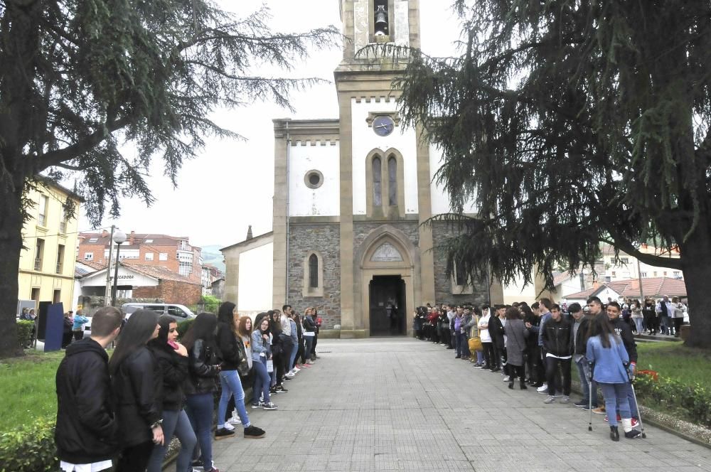 Funeral en Laviana por Marta Pérez, la joven de 17 años fallecida en accidente de tráfico.