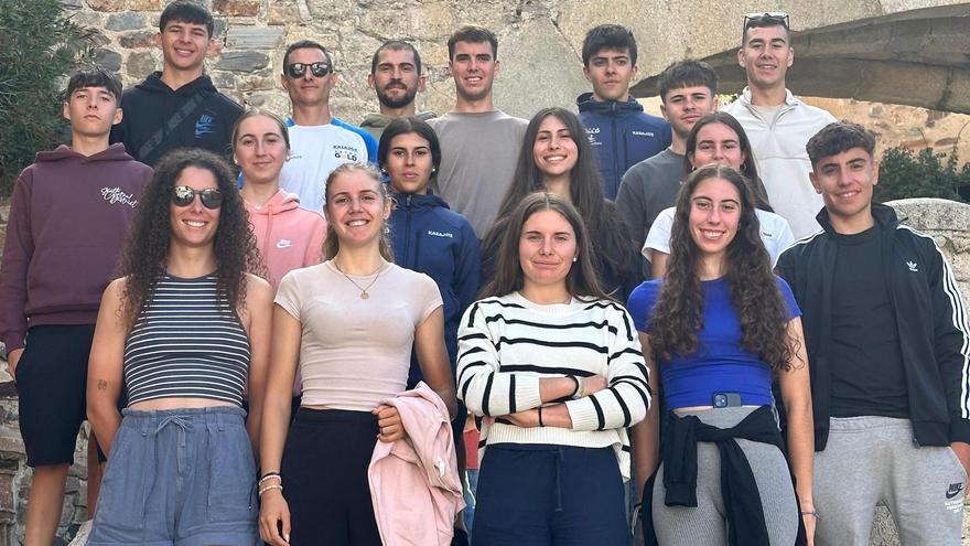 Componentes del equipo UCI y el equipo nacional del Kazajoz, reunidos.