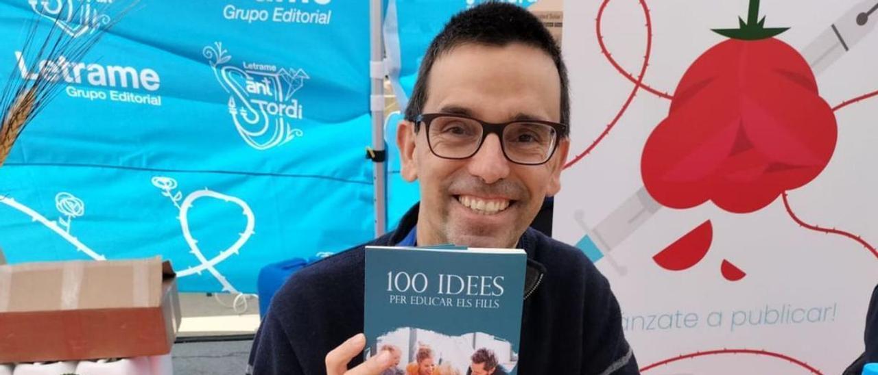 Daniel Ruiz-Trillo acaba de publicar el seu darrer llibre 100 idees per educar els fills