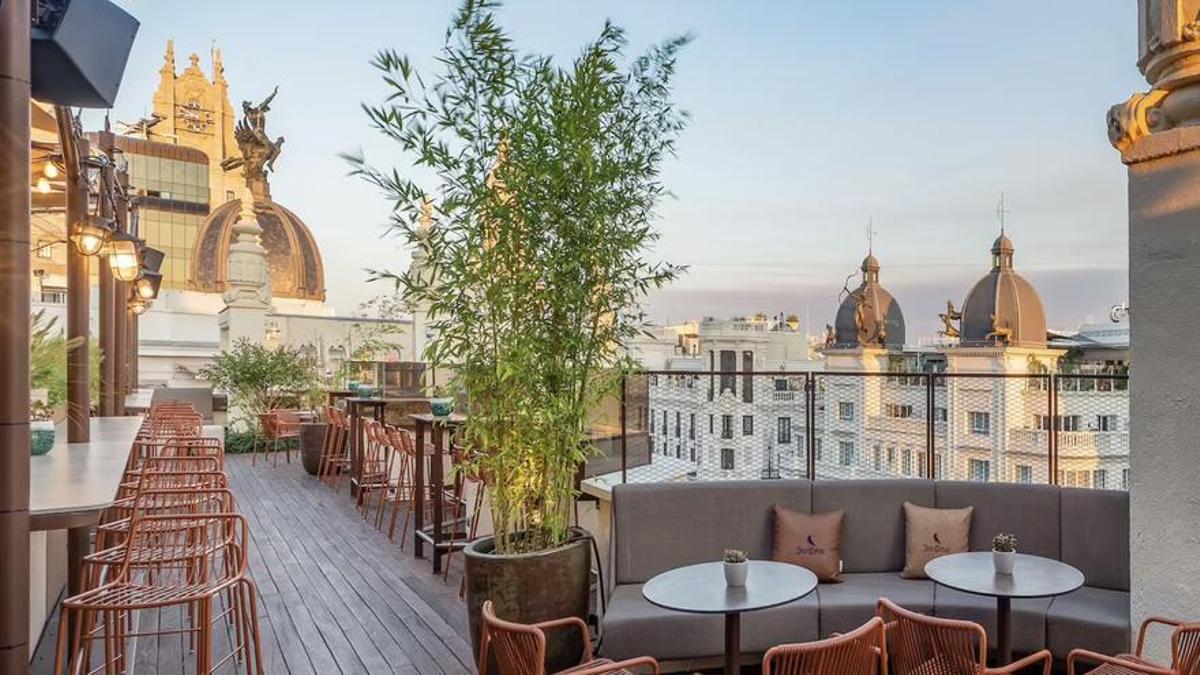 Le Tavernier está en la octava planta del Hotel INNSiDE by Meliá Madrid Gran Vía.