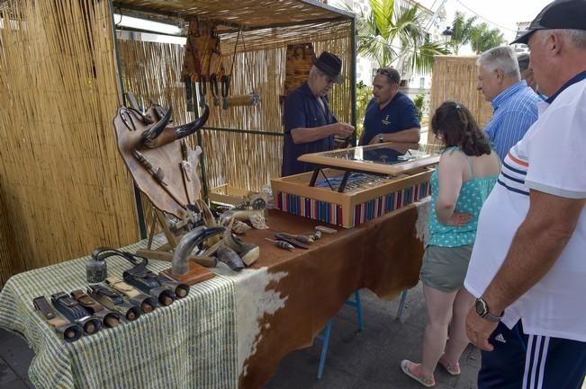 Muestra de ganado y feria de artesanía por las ...