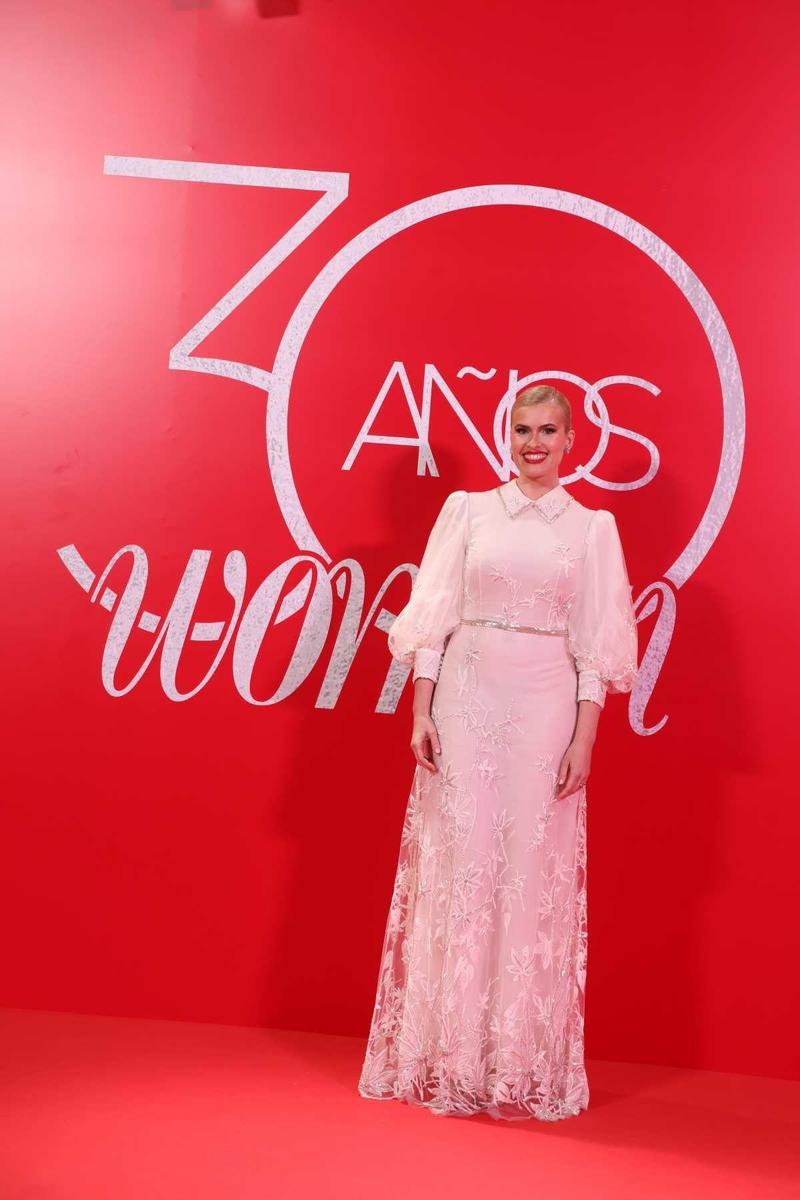 Adriana Abenia en los Premios Woman 2022